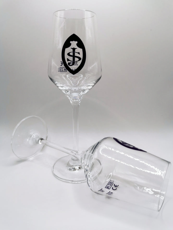 Glas mit Logo der Klosterdestillation St. Josef